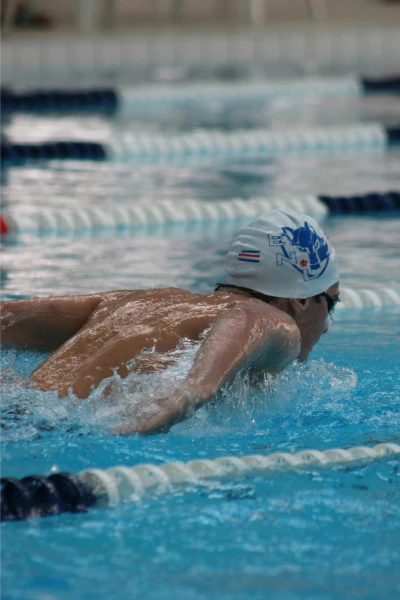 تدريب سباحة لفرق المنافسات في مدينة بدر